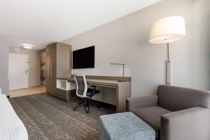 Room 33 of 117
