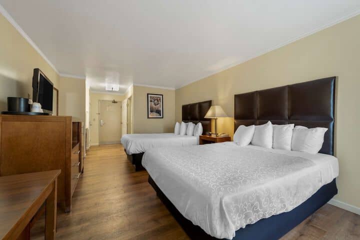 Room 6 of 38