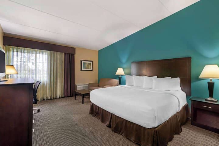 Room 30 of 94