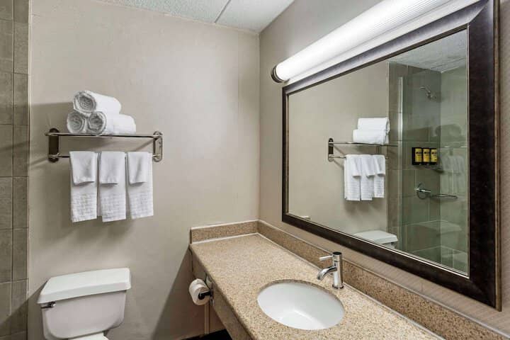 Room 33 of 60