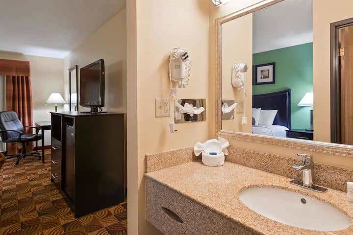 Room 11 of 21