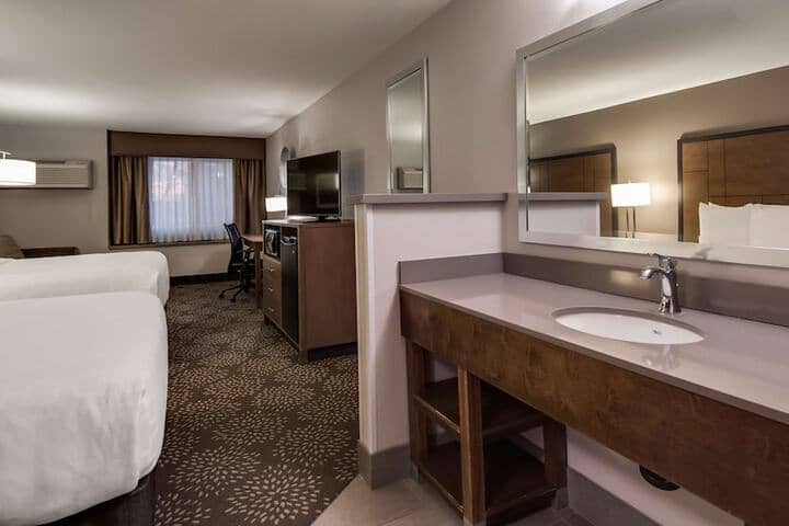 Room 7 of 25