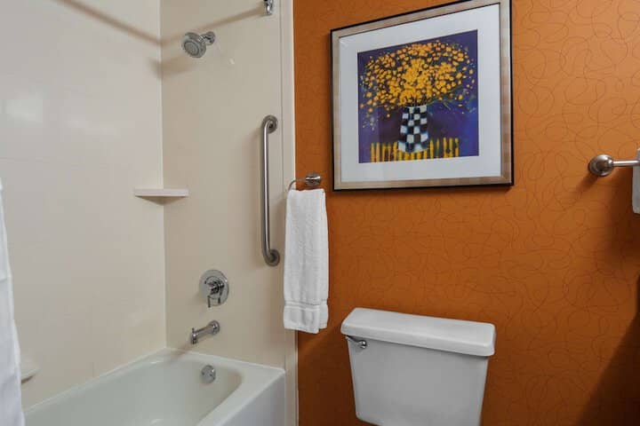 Room 25 of 40