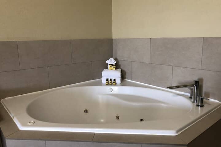 Hot Tub 21 of 28