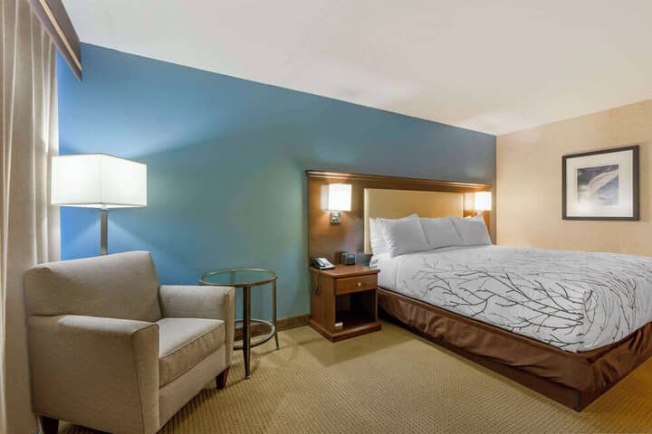 Room 8 of 60