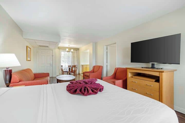 Room 6 of 42