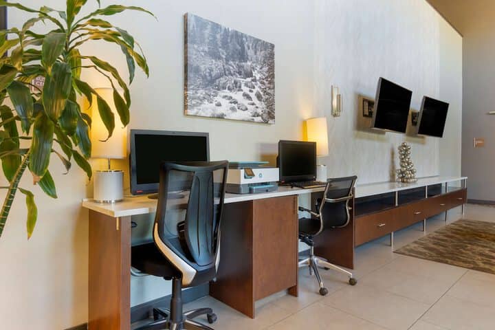 Business Center 28 of 29