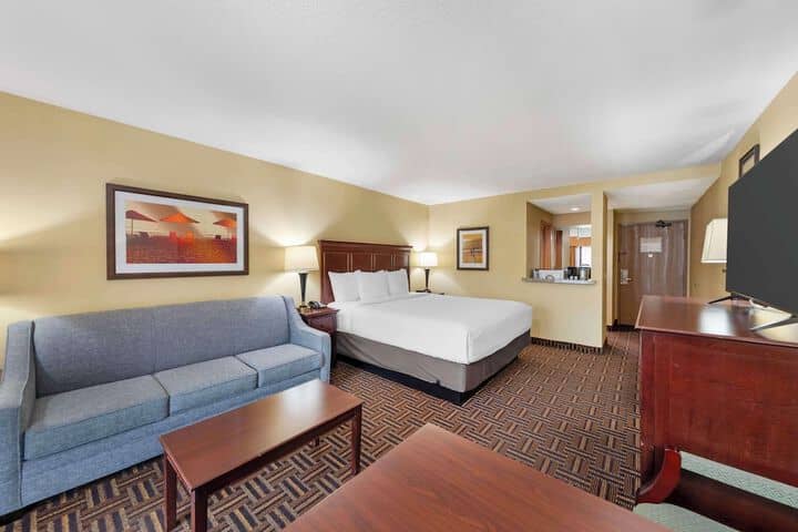 Room 17 of 33