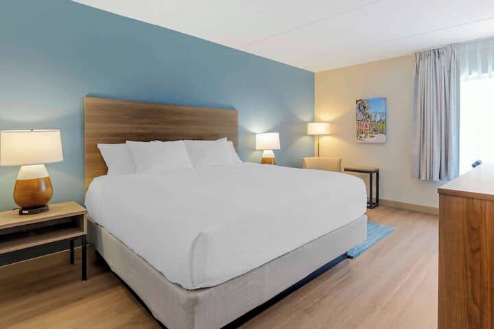 Room 6 of 30