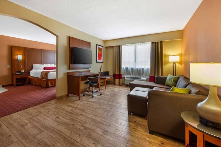 Room 8 of 33