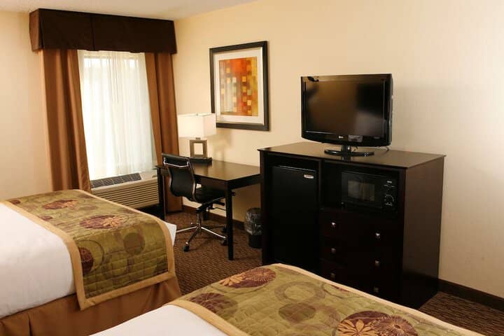 Room 11 of 16