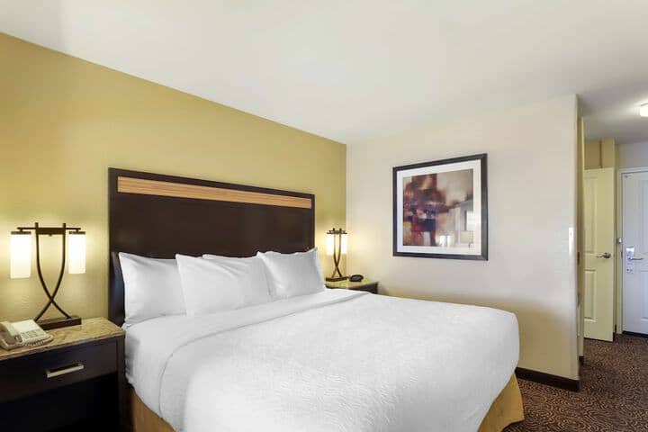 Room 8 of 34