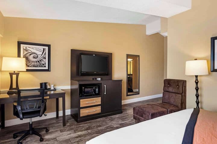 Room 9 of 38