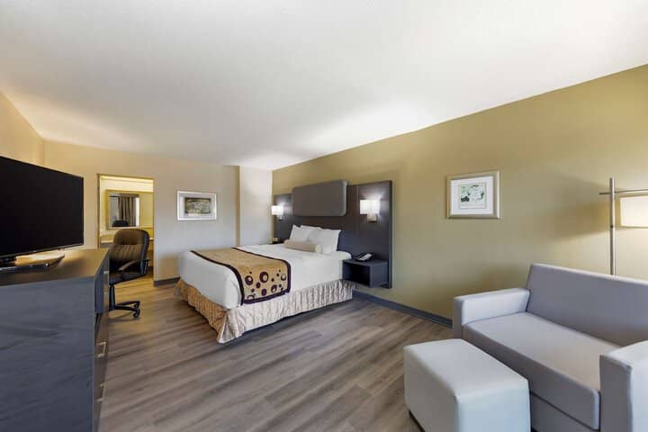 Room 13 of 35