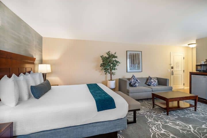 Room 10 of 76