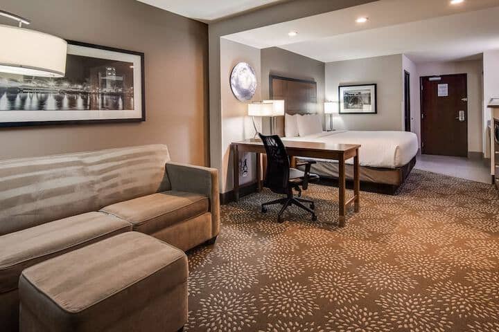 Room 5 of 25