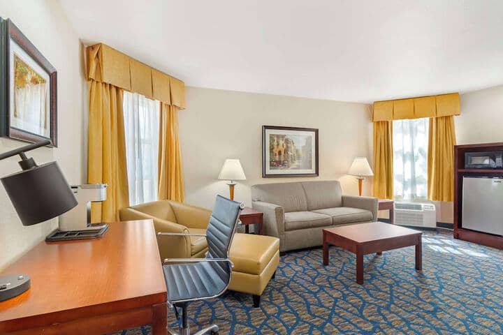 Room 6 of 39
