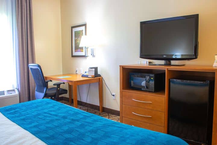 Room 9 of 16