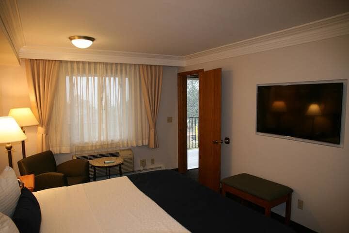 Room 5 of 62
