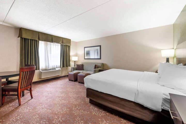 Room 9 of 43