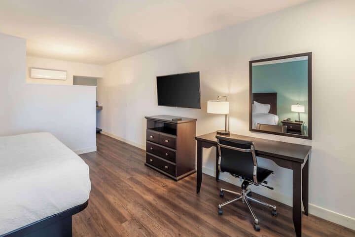 Room 12 of 38