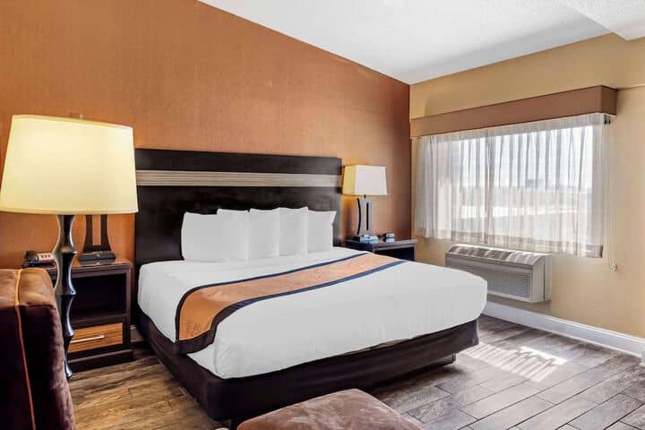 Room 8 of 38