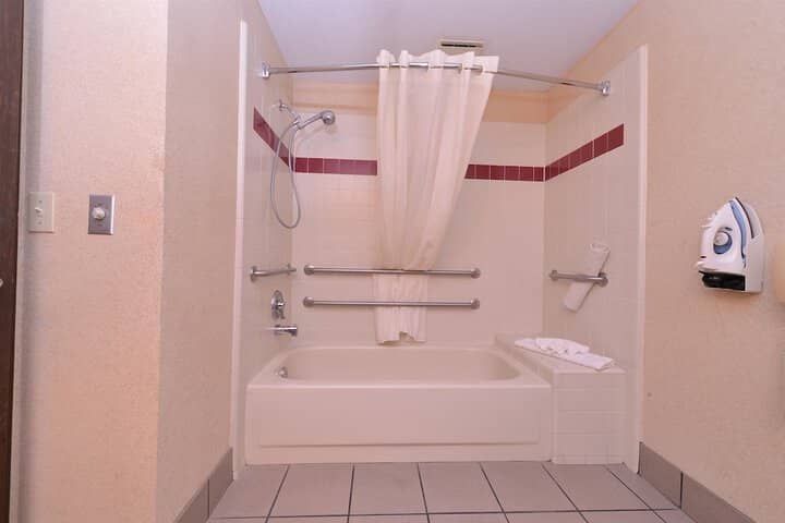 Room 30 of 43