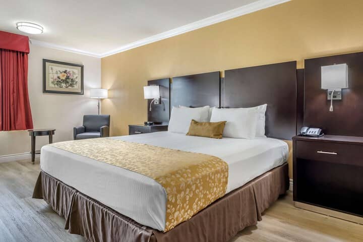 Room 14 of 32