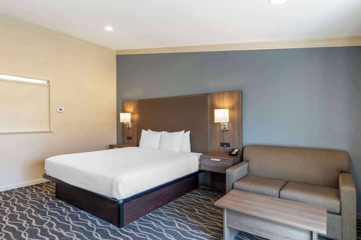 Room 9 of 42