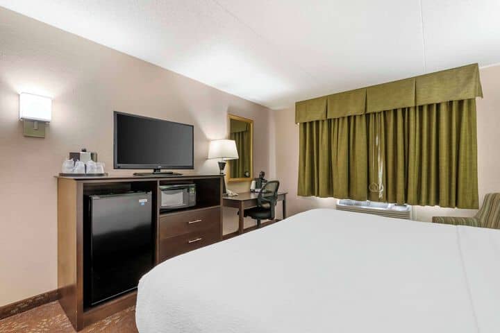Room 17 of 43