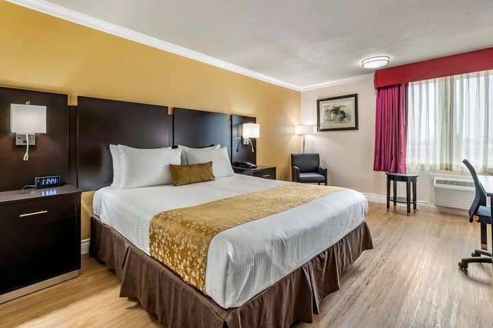 Room 11 of 32