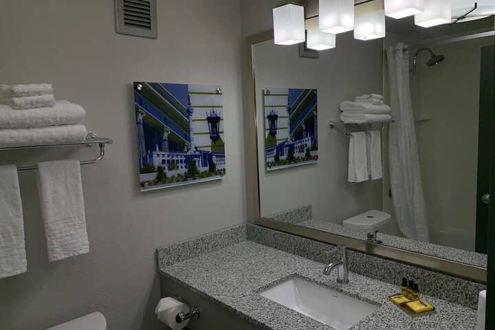 Room 10 of 19
