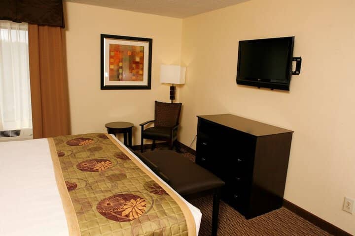 Room 10 of 16