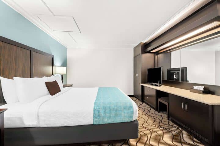 Room 17 of 36