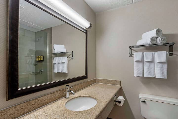 Room 34 of 60