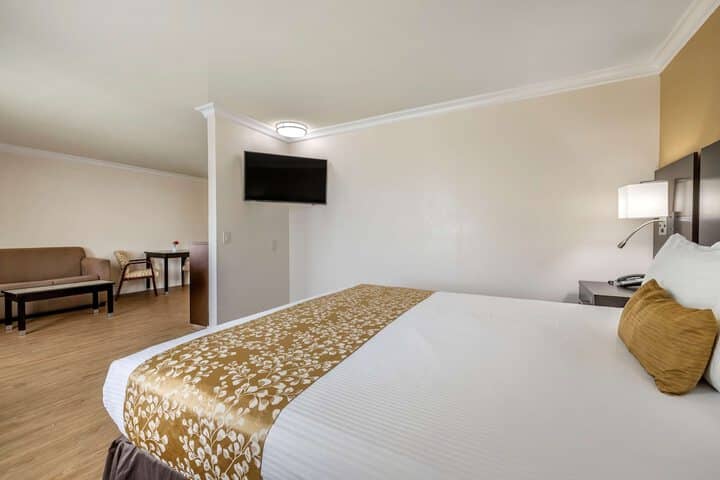 Room 21 of 32