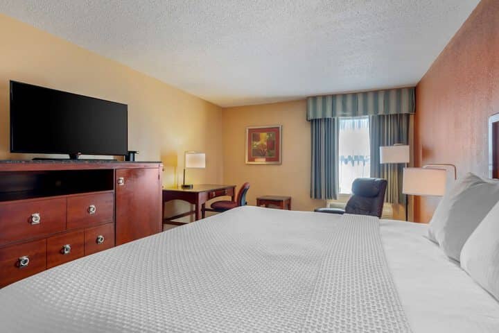 Room 5 of 28