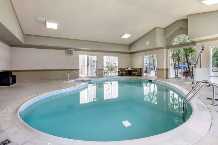 Pool 21 of 28