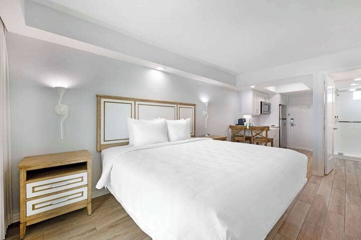 Room 17 of 131