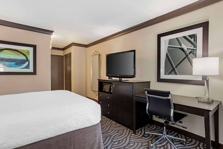 Room 10 of 60
