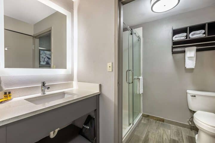 Room 16 of 27