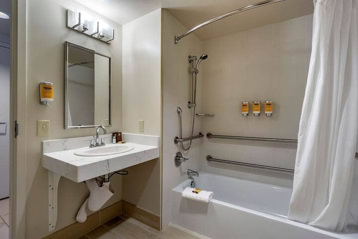 Room 15 of 33