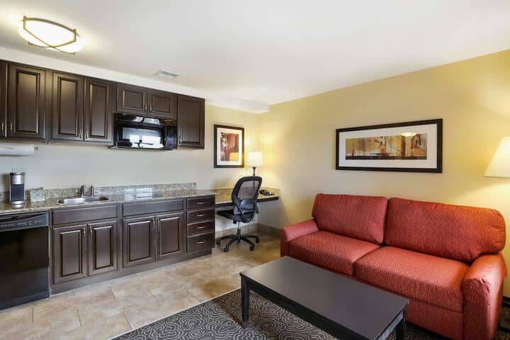 Room 17 of 34