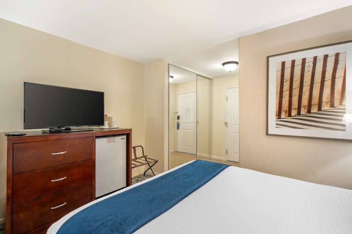 Room 26 of 76