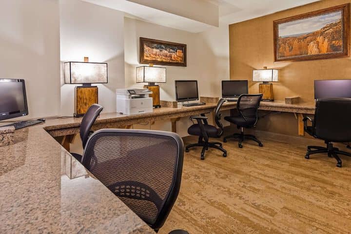 Business Center 44 of 45