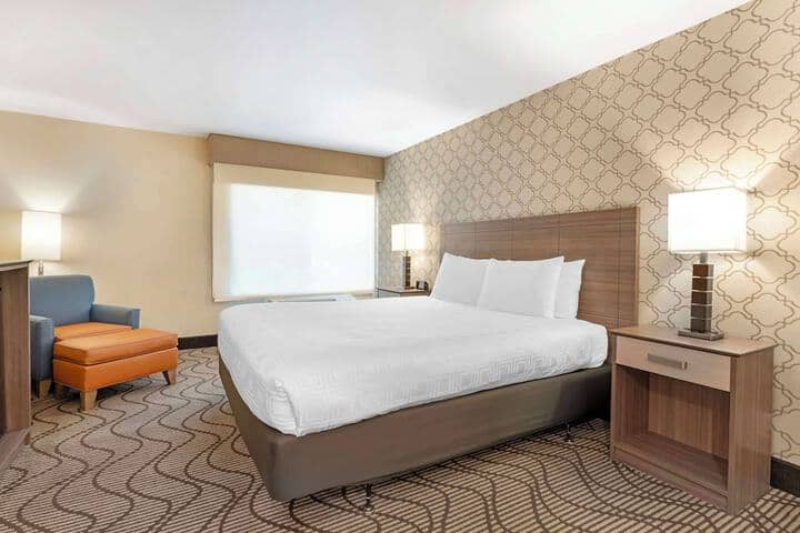 Room 17 of 47
