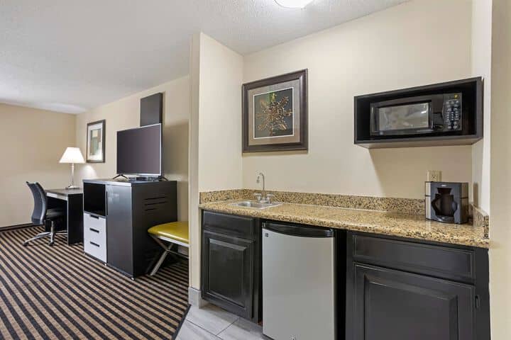 Room 15 of 35