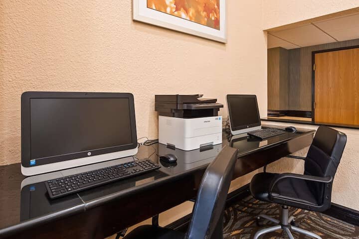 Business Center 26 of 26