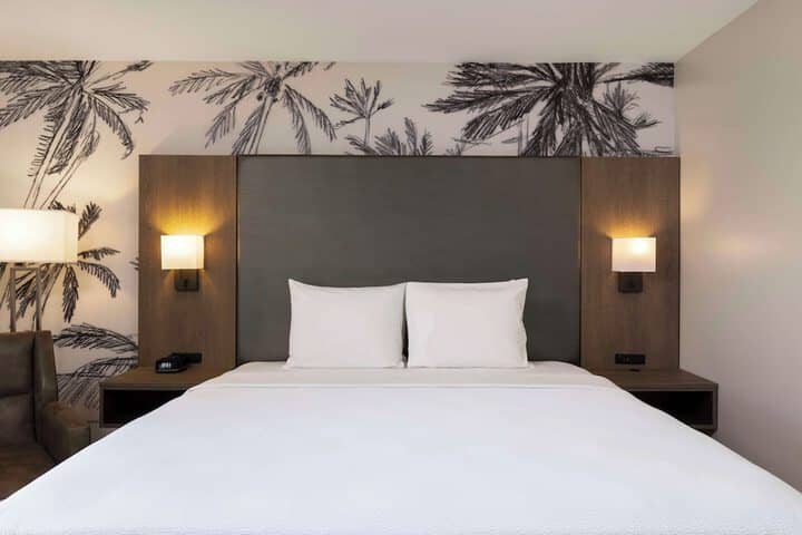 Room 6 of 37
