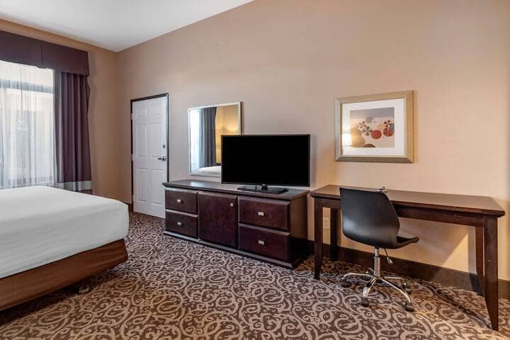 Room 9 of 37